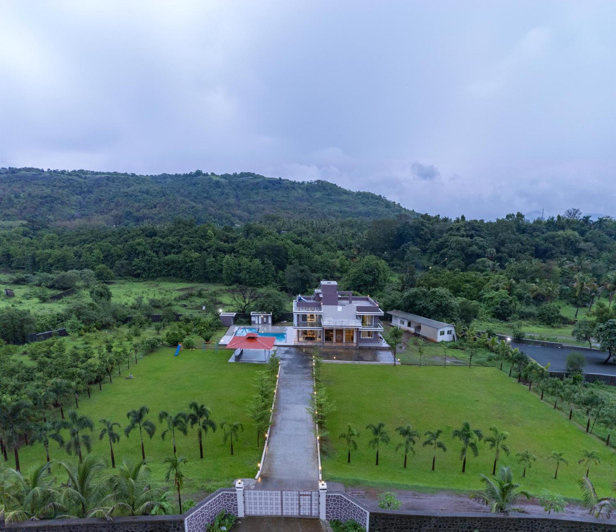 Stayscape Shreeji Farms 4Bhk Karjat Bagian luar foto