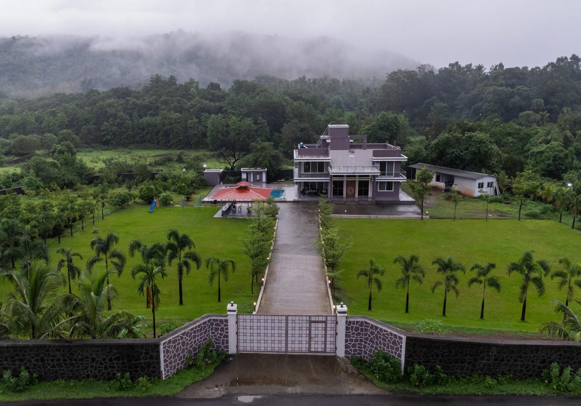 Stayscape Shreeji Farms 4Bhk Karjat Bagian luar foto